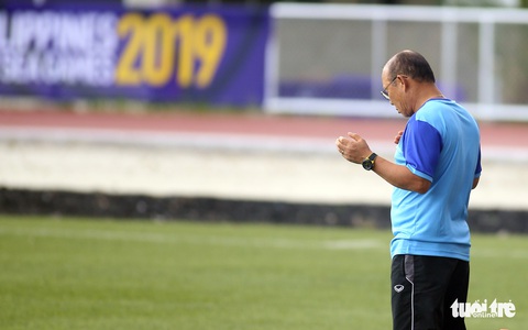 U22 Việt Nam tập làm quen sân Binan chờ đấu U22 Brunei - Ảnh 1. U22 Việt Nam tập làm quen sân Binan chờ đấu U22 Brunei - Ảnh 1.