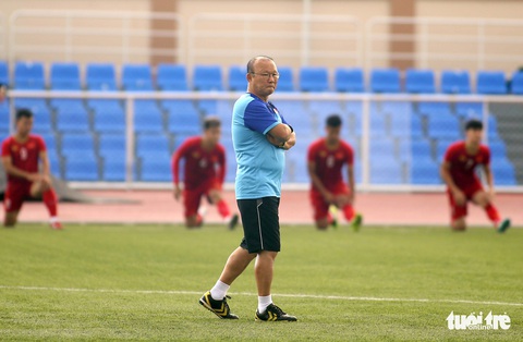 U22 Việt Nam tập làm quen sân Binan chờ đấu U22 Brunei - Ảnh 3. U22 Việt Nam tập làm quen sân Binan chờ đấu U22 Brunei - Ảnh 3.