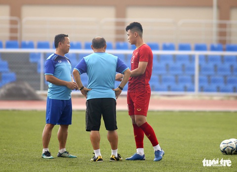 U22 Việt Nam tập làm quen sân Binan chờ đấu U22 Brunei - Ảnh 5. U22 Việt Nam tập làm quen sân Binan chờ đấu U22 Brunei - Ảnh 5.