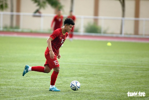 U22 Việt Nam tập làm quen sân Binan chờ đấu U22 Brunei - Ảnh 6. U22 Việt Nam tập làm quen sân Binan chờ đấu U22 Brunei - Ảnh 6.