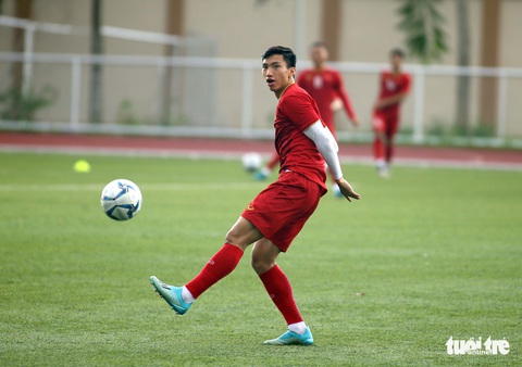 U22 Việt Nam tập làm quen sân Binan chờ đấu U22 Brunei - Ảnh 7. U22 Việt Nam tập làm quen sân Binan chờ đấu U22 Brunei - Ảnh 7.