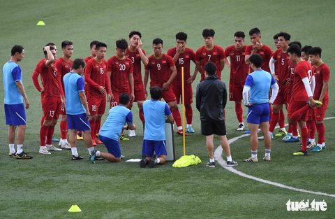 U22 Việt Nam tập làm quen sân Binan chờ đấu U22 Brunei - Ảnh 8. U22 Việt Nam tập làm quen sân Binan chờ đấu U22 Brunei - Ảnh 8.