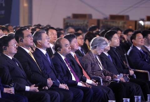 Thủ tướng Nguyễn Xuân Phúc dự lễ động thổ xây dựng thành phố thông minh của Hàn Quốc - Ảnh 2. Thủ tướng Nguyễn Xuân Phúc dự lễ động thổ xây dựng thành phố thông minh của Hàn Quốc - Ảnh 2.