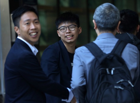 Vừa thắng cử, một số hội đồng quận Hong Kong đã đòi tuân theo người biểu tình - Ảnh 1. Vừa thắng cử, một số hội đồng quận Hong Kong đã đòi tuân theo người biểu tình - Ảnh 1.