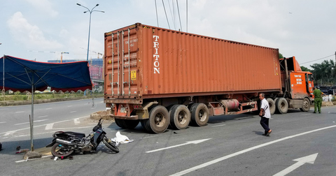 Con chết, cha mẹ bị thương sau tai nạn trên đường đi khám bệnh về - Ảnh 1. Con chết, cha mẹ bị thương sau tai nạn trên đường đi khám bệnh về - Ảnh 1.