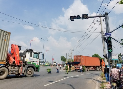 Con chết, cha mẹ bị thương sau tai nạn trên đường đi khám bệnh về - Ảnh 2. Con chết, cha mẹ bị thương sau tai nạn trên đường đi khám bệnh về - Ảnh 2.