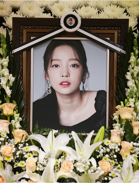 Không khám nghiệm tử thi, tang lễ Goo Hara cùng địa điểm với Sulli 3 tuần trước - Ảnh 1. Không khám nghiệm tử thi, tang lễ Goo Hara cùng địa điểm với Sulli 3 tuần trước - Ảnh 1.