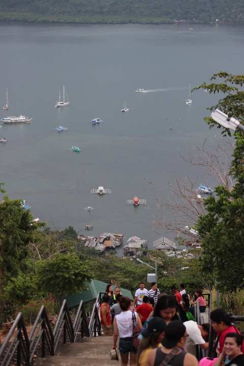 Leo núi để... tắm hồ giữa đảo Coron - Ảnh 2. Leo núi để... tắm hồ giữa đảo Coron - Ảnh 2.