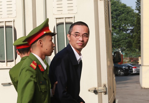 Phiên tòa đánh bạc ngàn tỉ: Hoãn phiên tòa vì ông Trương Minh Tuấn vắng mặt - Ảnh 3. Phiên tòa đánh bạc ngàn tỉ: Hoãn phiên tòa vì ông Trương Minh Tuấn vắng mặt - Ảnh 3.
