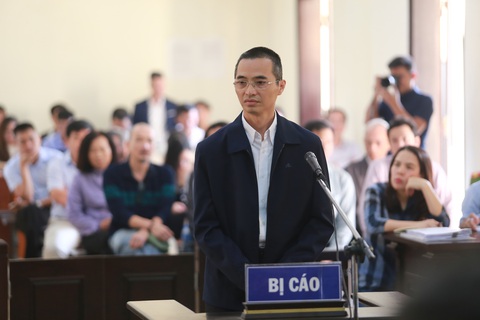 Phiên tòa đánh bạc ngàn tỉ: Hoãn phiên tòa vì ông Trương Minh Tuấn vắng mặt - Ảnh 4. Phiên tòa đánh bạc ngàn tỉ: Hoãn phiên tòa vì ông Trương Minh Tuấn vắng mặt - Ảnh 4.
