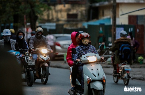 Không khí lạnh dồn ép liên tục, miền Bắc rét kéo dài - Ảnh 1. Không khí lạnh dồn ép liên tục, miền Bắc rét kéo dài - Ảnh 1.