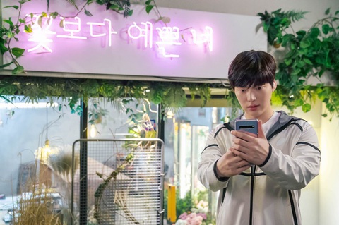 Love with flaws: Ahn Jae Hyun bị ám ảnh ngoại hình sau ồn ào hôn nhân - Ảnh 4. Love with flaws: Ahn Jae Hyun bị ám ảnh ngoại hình sau ồn ào hôn nhân - Ảnh 4.