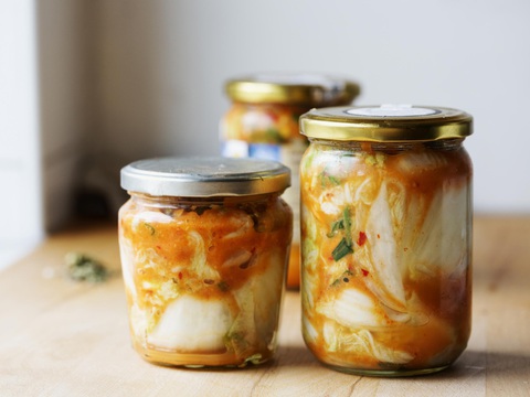 Sữa chua, dưa cải, kim chi, dùng sao cho ít bị tác dụng phụ? - Ảnh 1. Sữa chua, dưa cải, kim chi, dùng sao cho ít bị tác dụng phụ? - Ảnh 1.