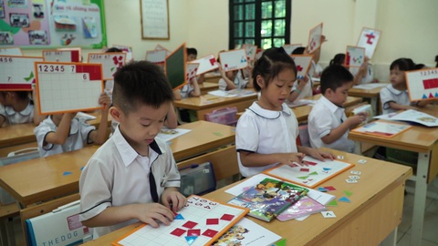 Sẽ giao quyền cho các trường chọn sách giáo khoa lớp 1 - Ảnh 1. Sẽ giao quyền cho các trường chọn sách giáo khoa lớp 1 - Ảnh 1.