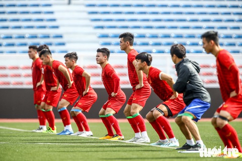 U22 Việt Nam khởi động ở sân bêtông vì Timor-Leste tập quá giờ - Ảnh 5. U22 Việt Nam khởi động ở sân bêtông vì Timor-Leste tập quá giờ - Ảnh 5.