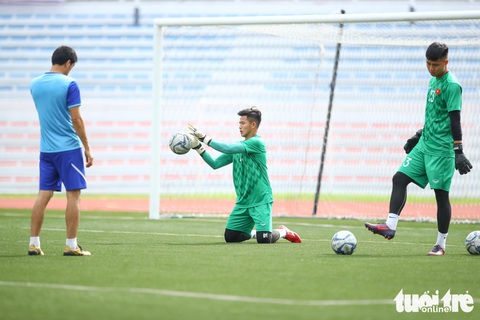 U22 Việt Nam khởi động ở sân bêtông vì Timor-Leste tập quá giờ - Ảnh 8. U22 Việt Nam khởi động ở sân bêtông vì Timor-Leste tập quá giờ - Ảnh 8.