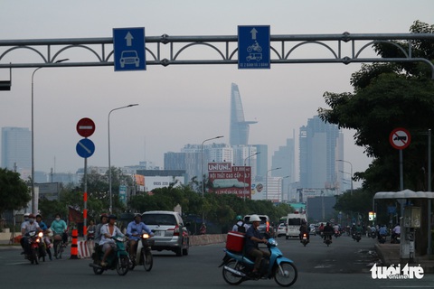 Sương mù trắng xóa bao phủ TP.HCM - Ảnh 6. Sương mù trắng xóa bao phủ TP.HCM - Ảnh 6.