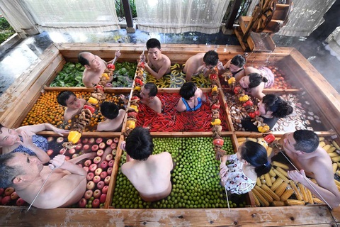 Reuters tổng kết 2019 với những bức ảnh dị, độc lạ và hài hước nhất thế giới - Ảnh 1. Reuters tổng kết 2019 với những bức ảnh dị, độc lạ và hài hước nhất thế giới - Ảnh 1.