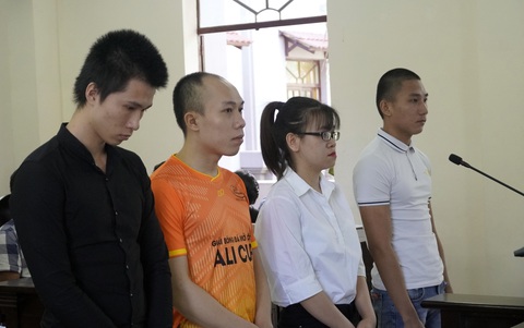 Tòa đang xét xử 4 nhân viên địa ốc Alibaba - Ảnh 1. Tòa đang xét xử 4 nhân viên địa ốc Alibaba - Ảnh 1.