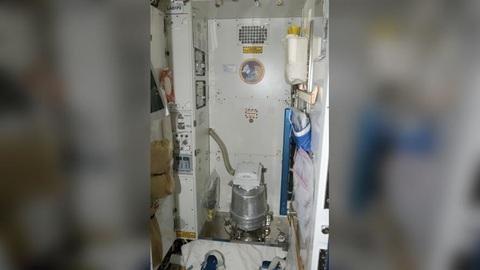 Phi hành gia trên ISS phải xài tã vì toàn bộ nhà vệ sinh bị hư - Ảnh 1. Phi hành gia trên ISS phải xài tã vì toàn bộ nhà vệ sinh bị hư - Ảnh 1.