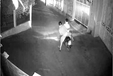 Nhà hàng ở Hội An liên tục bị kẻ xấu khủng bố bằng sơn, mắm tôm - Ảnh 3. Nhà hàng ở Hội An liên tục bị kẻ xấu khủng bố bằng sơn, mắm tôm - Ảnh 3.