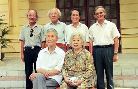Giáo sư, Nhà giáo nhân dân Hà Văn Tấn qua đời - Ảnh 2. Giáo sư, Nhà giáo nhân dân Hà Văn Tấn qua đời - Ảnh 2.