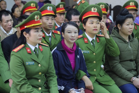 Mẹ nữ sinh giao gà hầu tòa - Ảnh 1. Mẹ nữ sinh giao gà hầu tòa - Ảnh 1.