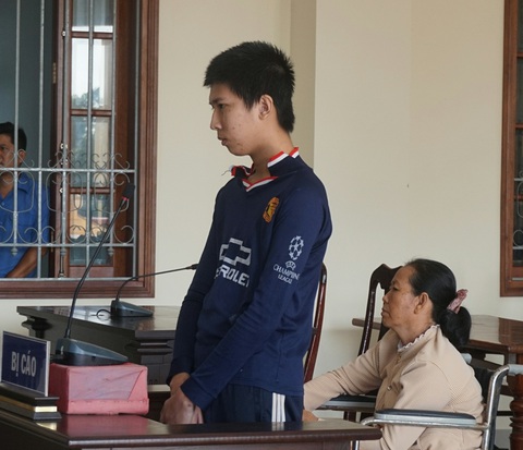 Cướp 95.000 đồng của cụ bà 83 tuổi để... chơi game, lĩnh 5 năm tù - Ảnh 1. Cướp 95.000 đồng của cụ bà 83 tuổi để... chơi game, lĩnh 5 năm tù - Ảnh 1.