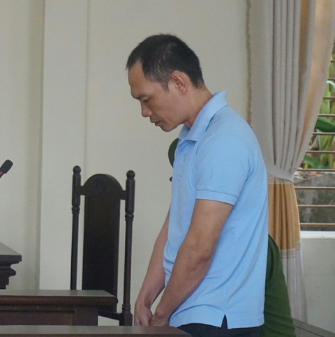 10 năm tù cho bị cáo đánh, đạp khiến trung tá công an té ngã tử vong - Ảnh 1. 10 năm tù cho bị cáo đánh, đạp khiến trung tá công an té ngã tử vong - Ảnh 1.