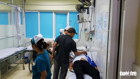Hai SV nhập viện sau khi bị tạm giữ vì ẩu đả, công an báo cáo không đánh - Ảnh 1. Hai SV nhập viện sau khi bị tạm giữ vì ẩu đả, công an báo cáo không đánh - Ảnh 1.