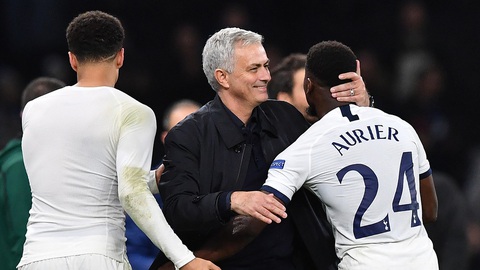 Mourinho: Tôi đau lòng khi phải thay người trong hiệp 1 - Ảnh 1. Mourinho: Tôi đau lòng khi phải thay người trong hiệp 1 - Ảnh 1.