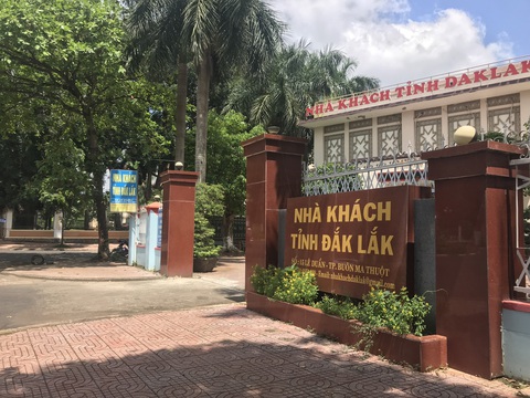 Vụ nữ trưởng phòng thăng tiến bằng hồ sơ giả: các lãnh đạo chỉ... rút kinh nghiệm - Ảnh 1. Vụ nữ trưởng phòng thăng tiến bằng hồ sơ giả: các lãnh đạo chỉ... rút kinh nghiệm - Ảnh 1.
