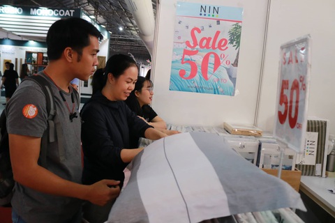 Hội chợ nội thất giảm giá kịch sàn, đón cao điểm Black Friday - Ảnh 4. Hội chợ nội thất giảm giá kịch sàn, đón cao điểm Black Friday - Ảnh 4.
