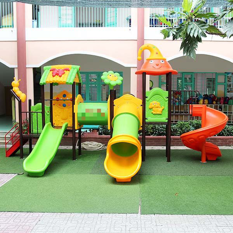 Học sinh mầm non tử vong do mắc kẹt khi chơi cầu trượt trong trường - Ảnh 1. Học sinh mầm non tử vong do mắc kẹt khi chơi cầu trượt trong trường - Ảnh 1.
