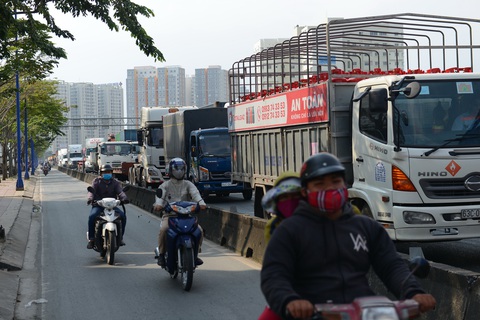 TP.HCM mở rộng đường Đồng Văn Cống để kéo giảm kẹt xe vào cảng Cát Lái - Ảnh 1. TP.HCM mở rộng đường Đồng Văn Cống để kéo giảm kẹt xe vào cảng Cát Lái - Ảnh 1.