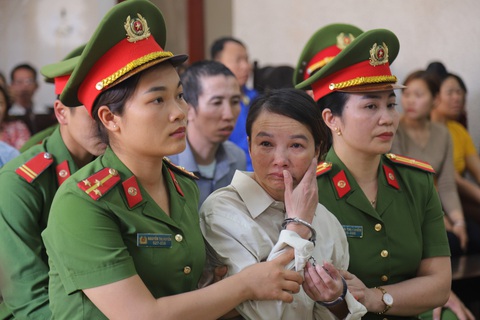 Mẹ nữ sinh giao gà bị đề nghị mức án 20 năm tù - Ảnh 2. Mẹ nữ sinh giao gà bị đề nghị mức án 20 năm tù - Ảnh 2.