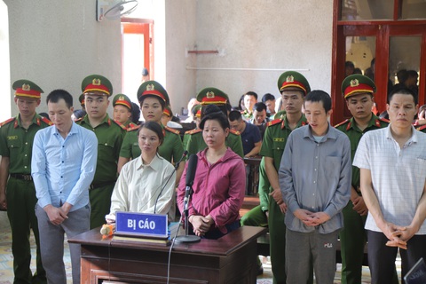 Mẹ nữ sinh giao gà bị đề nghị mức án 20 năm tù - Ảnh 1. Mẹ nữ sinh giao gà bị đề nghị mức án 20 năm tù - Ảnh 1.