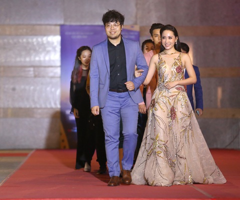 Ngô Thanh Vân, Liên Bỉnh Phát cùng dàn sao trên thảm đỏ Liên hoan phim Việt Nam - Ảnh 6. Ngô Thanh Vân, Liên Bỉnh Phát cùng dàn sao trên thảm đỏ Liên hoan phim Việt Nam - Ảnh 6.