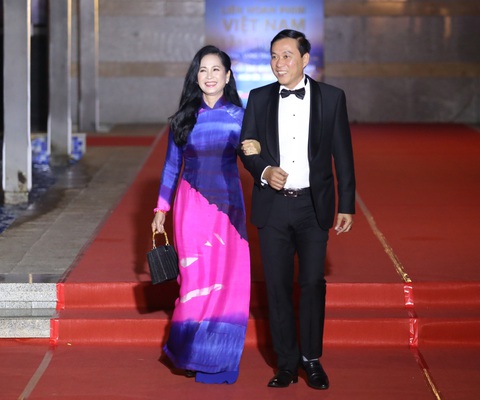 Ngô Thanh Vân, Liên Bỉnh Phát cùng dàn sao trên thảm đỏ Liên hoan phim Việt Nam - Ảnh 12. Ngô Thanh Vân, Liên Bỉnh Phát cùng dàn sao trên thảm đỏ Liên hoan phim Việt Nam - Ảnh 12.