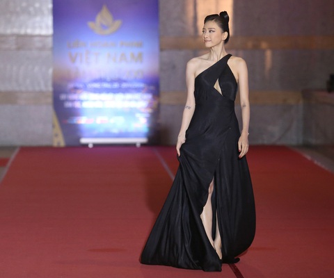 Ngô Thanh Vân, Liên Bỉnh Phát cùng dàn sao trên thảm đỏ Liên hoan phim Việt Nam - Ảnh 1. Ngô Thanh Vân, Liên Bỉnh Phát cùng dàn sao trên thảm đỏ Liên hoan phim Việt Nam - Ảnh 1.