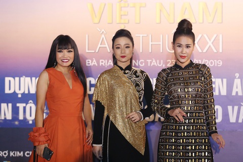 Ngô Thanh Vân, Liên Bỉnh Phát cùng dàn sao trên thảm đỏ Liên hoan phim Việt Nam - Ảnh 10. Ngô Thanh Vân, Liên Bỉnh Phát cùng dàn sao trên thảm đỏ Liên hoan phim Việt Nam - Ảnh 10.