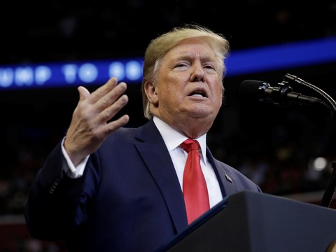 Ông Trump bị buộc tội lạm dụng quyền lực và cản trở công lý - Ảnh 1. Ông Trump bị buộc tội lạm dụng quyền lực và cản trở công lý - Ảnh 1.