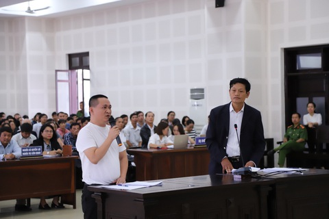 Chủ tọa phiên tòa Bách Đạt An và Hoàng Nhất Nam: Không phải hội nghị mà vỗ tay - Ảnh 3. Chủ tọa phiên tòa Bách Đạt An và Hoàng Nhất Nam: Không phải hội nghị mà vỗ tay - Ảnh 3.