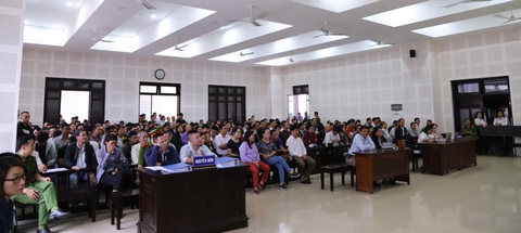 Chủ tọa phiên tòa Bách Đạt An và Hoàng Nhất Nam: Không phải hội nghị mà vỗ tay - Ảnh 2. Chủ tọa phiên tòa Bách Đạt An và Hoàng Nhất Nam: Không phải hội nghị mà vỗ tay - Ảnh 2.