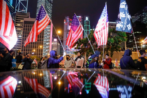 Người Hong Kong xuống đường vào Lễ Tạ ơn, tỏ lòng cảm kích Mỹ - Ảnh 4. Người Hong Kong xuống đường vào Lễ Tạ ơn, tỏ lòng cảm kích Mỹ - Ảnh 4.