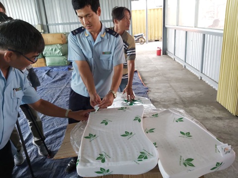 Hải quan TP.HCM vượt chỉ tiêu thu ngân sách 300 tỉ trước 1 tháng - Ảnh 1. Hải quan TP.HCM vượt chỉ tiêu thu ngân sách 300 tỉ trước 1 tháng - Ảnh 1.