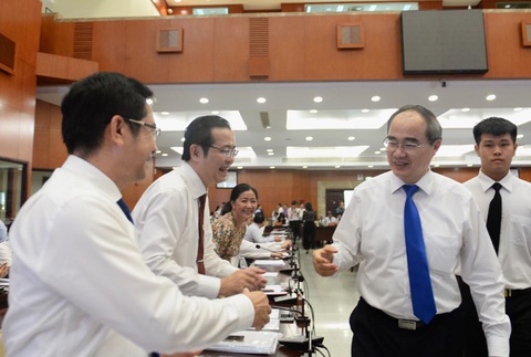 Bí thư Thành ủy Nguyễn Thiện Nhân: Cán bộ làm sai thì sao bắt dân làm đúng được! - Ảnh 3. Bí thư Thành ủy Nguyễn Thiện Nhân: Cán bộ làm sai thì sao bắt dân làm đúng được! - Ảnh 3.