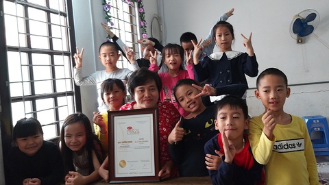Hạt cát nhỏ Lan Anh 20 năm dạy tiếng Anh miễn phí cho trẻ nghèo, khuyết tật - Ảnh 1. Hạt cát nhỏ Lan Anh 20 năm dạy tiếng Anh miễn phí cho trẻ nghèo, khuyết tật - Ảnh 1.