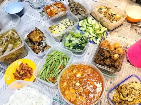 Những bữa cơm nhà thời hiện đại - Ảnh 1. Những bữa cơm nhà thời hiện đại - Ảnh 1.