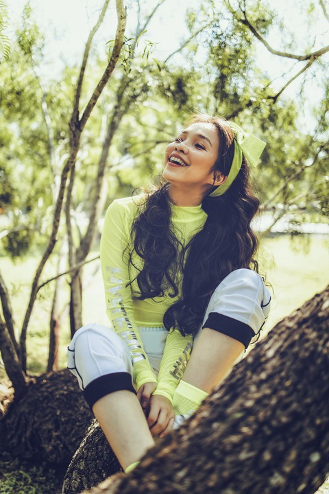 Hiền Thục bất ngờ trở lại với album Hoan lạc ca - Ảnh 1. Hiền Thục bất ngờ trở lại với album Hoan lạc ca - Ảnh 1.